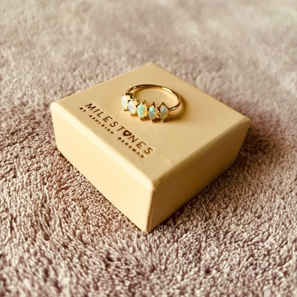 Charlie and Marcelle 14k yellow gold opal ring, size 7 - Picture 3 of 11